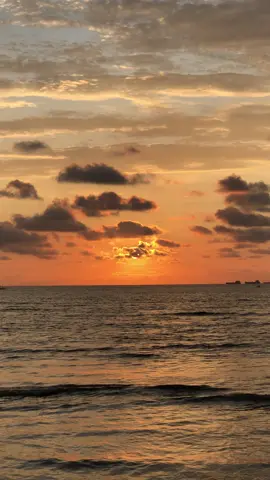Ojalá y te borraras de mis sueños ❤️‍🩹 #atardecer #atardeceres #atardeceresperfectos #atardeceres🌅 #atardeceresbonitos #ocasos #sky #cielo #esmeraldas 