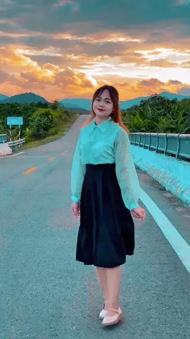Nếu mệt quá thì thôi mình bỏ phố về quê trồng rau nuôi cá... ngắm cảnh chiều tà  🤭 @Thu Hằng 