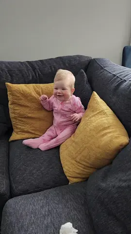 Her Dad shaved his beard for the first time in her life...you can see the moment her brain melts 😂 #beardshave #babymeltdown #beard #shave #shock 