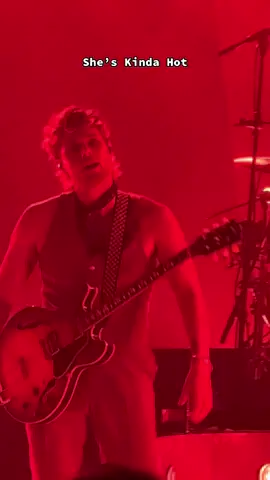#5secondsofsummer #5sos #5sosshow #5secondsofsummershow #lukehemmings 