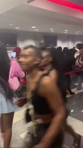 Only in chicago they go from shooting in the United center too Stealing 😂🤦🏽‍♂️#viral #tiktok #fyp 