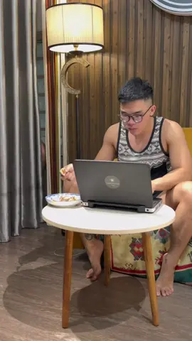 Khi bạn đang làm việc mà bị người yêu 