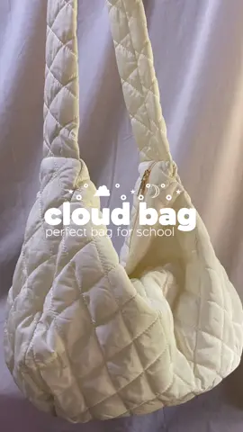 this cloud bag is perfect for school! Too spacious kasya pati sama ng loob mo haha 🤣✨ #cloudbag #cloudbags #quiltedbag #bubblebags #bagforschool #shoulderbags 