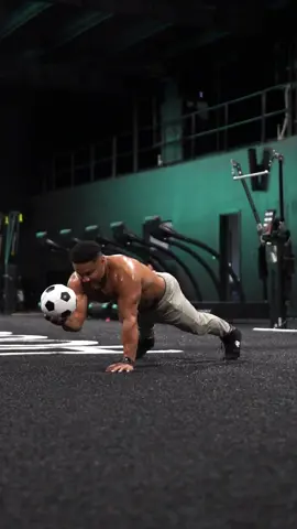 Functional Pushup training  This routine is great for building your pushup strength, endurance and coordination ✅ Save this workout 💪🏽🙏🏽 Workout: 2 SETS OF EACH 30 SEC ON EACH 2 MIN BREAK #pushup #pushupchallenge #athomeworkouts #beginnerworkout #workoutfromhome #nogymnoproblem #calisthenics #calisthenicsworkout #bodyweightworkout 
