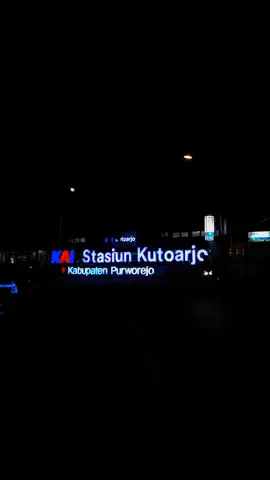 Punya kenangan apa di Stasiun Kutoarjo? #kutoarjo #kutoarjodaily #stasiunkutoarjo #purworejo #purworejo24jam #purworejomalam #night  #fypシ #fyp 