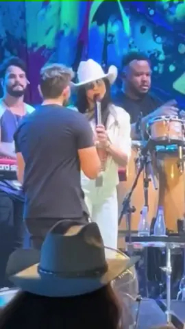 que abraço lindo!!😍😍 #anacastela #gustavomioto @Boiadeira @Gustavo Mioto