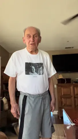 Dad worries about everyone else at Dinner Time @Danielle Behar Salin @Mark Salinger420 