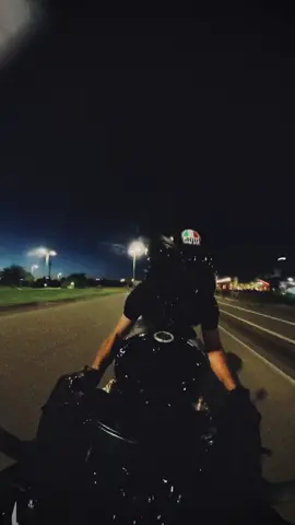 I really need a steering damper 😂 #motorcycle #riding #nightride #bikelife #bikelifeworld #yamaha #yamahar6 #insta360 #fast #speed #fyp #foryou #foryourpage #foryoupage #capcut #motivational #topspeed #acceleration #speedwobble #tankslapper 
