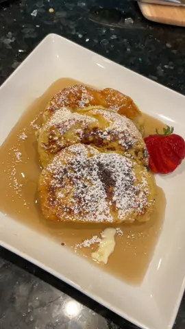 Brunch! Best french toast I’ve ever had. #spinningdishes #brunchtok #fyp #fromscratch #itsdelicious 