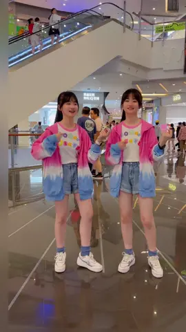 唔喂～ #一一丫丫 #弹琴扭扭舞 #LearnOnTikTok #TiktokOnLearn #foryou 