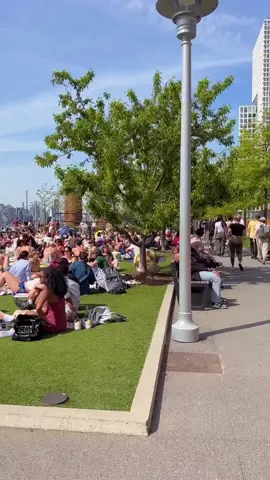 Domino Park، NYC📍 • • • ➢ Credit 👉🏆 🎥 @newyorkcitykopp  • • • ➢ Follow 👉 🇺🇸@conexao.america for more photos and movies about United States 🇺🇸 • • • ➢ Alliance @america_states @enjoy_la_ @latinbrazil • • • ➢ ✈ Tag your best US photo with the tag #conexaoamerica or @conexao.america for a chance to be featured.  • • • • • #instadaily #instagram #instagood #insta #dominopark  #reels #reel #reelsinstagram #reelsvideo #trend #trending #trendingreels #explore #nyc #newyorkcityworld #newyork #video #newyorkcity #complex #usa #park #newyork_instagram #ny #fun #travel 