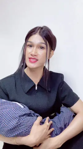 ကိုကို မြင့်ရေ .. 😁
