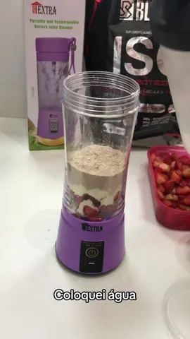 Shakezinho de Whey 🍫🍓 #whey #vitamina #mixer #miniliquidificador #miniliquidificadorportátil #academia 