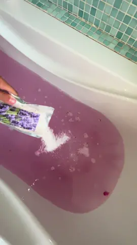Come unwind with me 🦋✨ #tiktoksalon #SelfCare #bathtub #whattowear #bathbomb #lush 