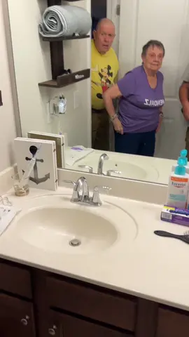 Always friends in fhe bathroom.  #ENDALZ #alzheimerscare #alzheimer #dementia #alzheimers #alzheimersawareness #alzheimersdisease 