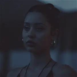 yearly sad edit      cc: red roses on my payhip #maddyperez#euphoria#alexademie#maddyperezedit#euphoriaedit#euphoriaseason2#edit#viral#trending#fyp#foryoupage#aftereffects#ae#alexademieedit#edits 