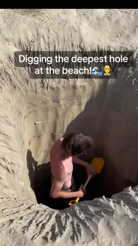 Brother team🫡 #hole #worldrecord #beach #bro #digging #dig #sand #sea #Summer #fyp #teamwork #amazing #big #deep @Tobias.mrt 