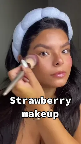 Strawberry make up 🫶🏻 #strawberrymakeup #haileybeiber #blushtok 