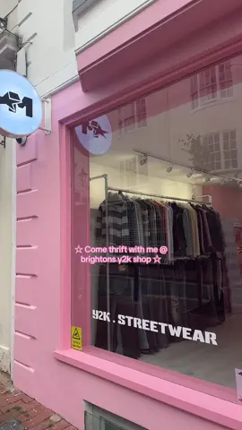 Brightons Y2K shop 💖 #comethriftwithme #thriftshopping #y2k #y2kfashion #brighton #brightonvintage #vintageshop #londonvintage #y2knostalgia 
