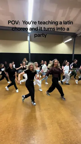@Bad Bunny craziness in our last dance class 🔥 @lisagetman  #dancing  #dancetiktok #dancelove #dancevibes #dancevideo #danceroutine #dancefloor #tiktokdances #dancelife #danceviral #fyp 