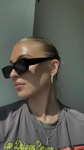 love them 🤍 #amazon#amazonfinds#amazonfashion#amazonsunglasses#sunglasses#blacksunglases#favoritesunglases#perfectsunglasses#summervibes 