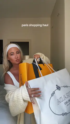 this week’s paris shopping haul: Prada + Veuve Clicquot 🤞🏼🧡🍾🛍️ #prada #veuveclicquot #shoppinghaul #designerhaul #parisshopping #ShoppingSpree #champagnefrance 