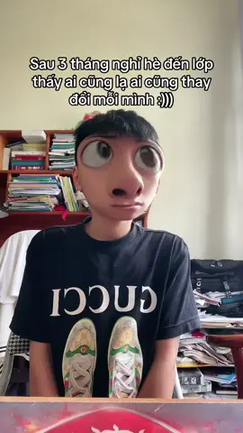 Buổi đầu đi học cứ ngồi nhìn mấy đứa bạn sau hè =))) 