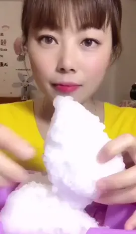 ice crispy crunchy ❄️🤍🧊#fypシ゚viral #foryou #ice #iceasmr #icecrunch #RoadToTikTokAwardsMY 