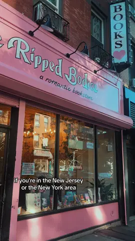 You HAVE to visit💗📖 #therippedbodice #romancebooks #romancebookstore #nycbookstores #obsessed #bookclub #BookTok 