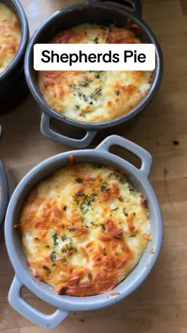 A small snippet of how i cook my shepherd’s pie 🫣 #shepherdspie #cooking #desirecipe #recipes 