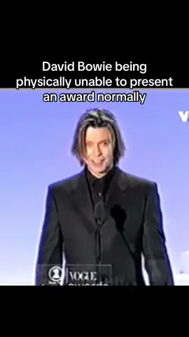 hes so iconic for that tho especially the second one #davidbowie                              #davidbowietiktok #bowietok #music #musichistory #70smusic #icon #classicrock #iconic #funny #fyp 