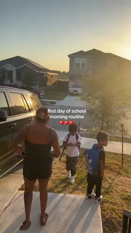 i already miss them 🙃🥺 #momtok #MomsofTikTok #familyof6 #momof4 #morningroutine #motherthood #dailyvlog #morningvlog #firstdayofschool #kindergarten #3rdgrade #7thgrade 