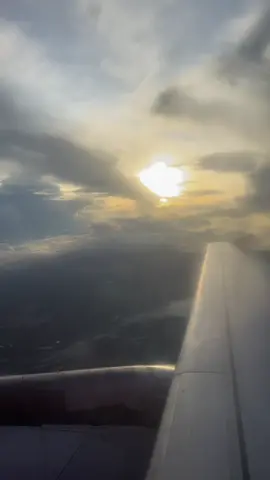 Perfect scenery? Hindi ako mawawala | el manu #fyp #opm #elmanu #airplane #sunrise #plane #eroplano 