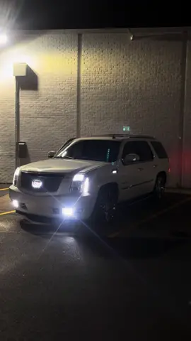 A monsta 😤😈 #viralvideo🔥 #carslover #viral #regular #cars #trending #fypシ #fyp #flexeveryangle👑 #carsoftiktok😈 #chicago #regulartraffic #carsoftiktok #chicagotiktok #cadillac #cadillacescalade #escalade 