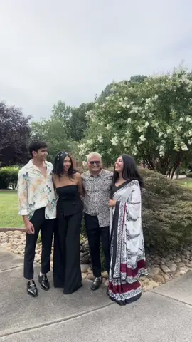 oh family pics…absolute chaos 😵‍💫🥰   #family #grateful #Lifestyle #bollywood 