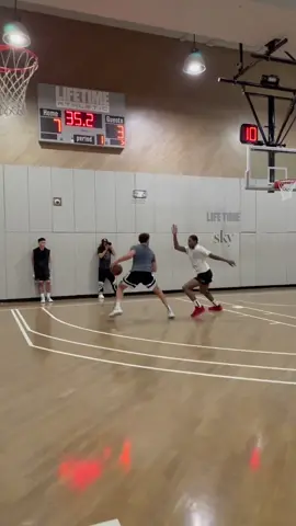 Klay Thompson, Kevin Love and Kevin Porter Jr. showed out at the BlackOps Run. 🔥 [via @Chris Brickley]