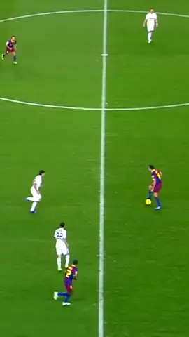 One of the best passes in soccer . . . . . . . . . . #futbol #football #messi #cristianoronaldo #ronaldo #lionelmessi #goat #neymar #footballgames #spor #sport #barcelona #realmadrid 