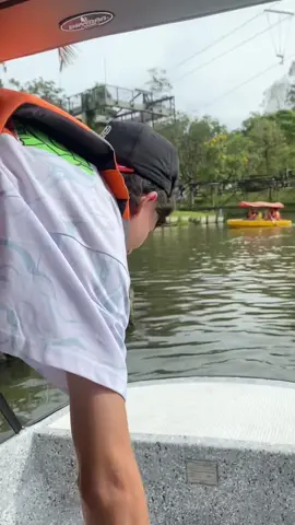 Manos el video completo estará en YT: andylives00 // espero se esten tomando la vida con Humor y risas que para eso estamos ❤️ Sigueme en ig para que hagamos más salidas y nos conozcamos. ig: andylivesx  #pov #amigo #inquieto #botes #atraccion #andy #andylive #medellin #parque #colombia 