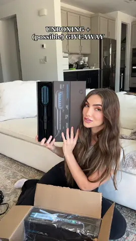 AHHH I absolutely love my curling wand so I can’t wait to try out their other products 😍🥰🤩  #unboxing #paulmitchell #neurohair #curlingwand #haircurler #fyp #foryou #viral #hairtools #holygrailhairproducts #unboxwithme #prunboxing #giveaway 