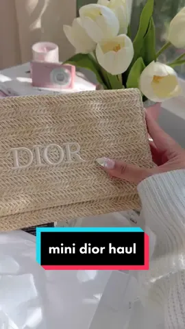 dior beauty haul 🤍 the last 4 items is what i ordered and everything else are complimentary gifts by purchasing on the @Dior website 💕 #diorbeauty #diorbeautylovers 