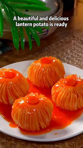When a guest arrives at home, make a lantern potato, delicious and beautiful!#potato #delicious #deliciousfood #fyp #Recipe #simplerecipe #cooking #easytocook #chinesefood #tiktokfood 