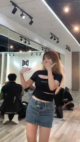 chớt trót dại khờ òi 🫣 (dc:@Lan Anh 🧸) #fyp #linhracy #tiktokdancevn #raymaasia #viral #xuhuong #trending 