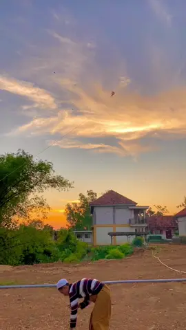 Layangan madura pamekasan #layangan #layanganputus #layanganbesar #layanganviral #fyp 