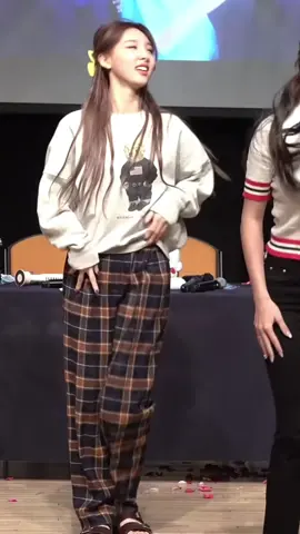 o felix hoje minha nossa senhora da bicicletinha sem freio que tour abencoada #foryou #fy #fyp #fypシ #dafnecams #fancam #nayeon #twice 