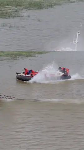 Canadian Coast Guard hovercraft CCGS Sipu Muin exiting the St. Lawrence River. #engineer #engineering #howitsmade #coastguard #canada #hovercraft 