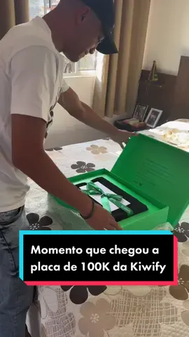 Momento em que chegou a placa de 100k, toda honra e glória sejam dadas ao pai❤️‍🩹🙏🏼 #empreenderorismo #sucesso #liberdadefinanceira 