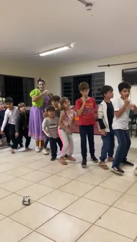 Essa brincadeira e muito divertida voce ja brincou de Sol e Lua? #ministarioinfantil #catequese #familiakids #musicainfantil #brincadeiradecriança 