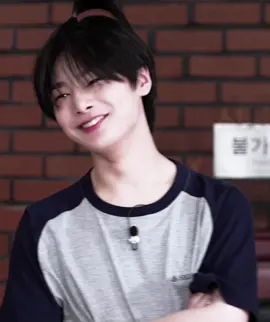 cutest person #jeongin #straykids 
