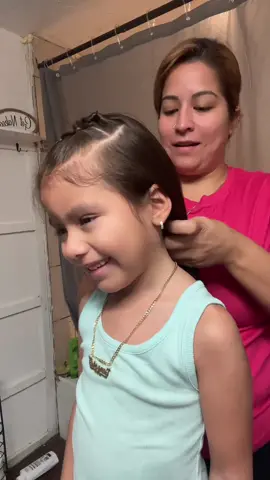 Back to dchool means back to having to brush all this hair 😮‍💨  #momlife #momduties #momof3 #momof2girls #girlstiktok #lhairstyle #fasthairstyle #stylinghair #hairideas #quickdo #ponytailhairstyle #estilodepeinado #peinadoparaniñas #peinadoparalaescuela #mamadeniña #trabjoencasa #wfhm #wfhmomlife #DailyRoutine #vlogdeldia #relatable #parati #pov #fyp 
