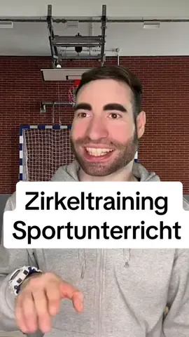Wer ist beim Training dabei? 💪✋#sport#training#unterricht#lehrer#whatsupdad